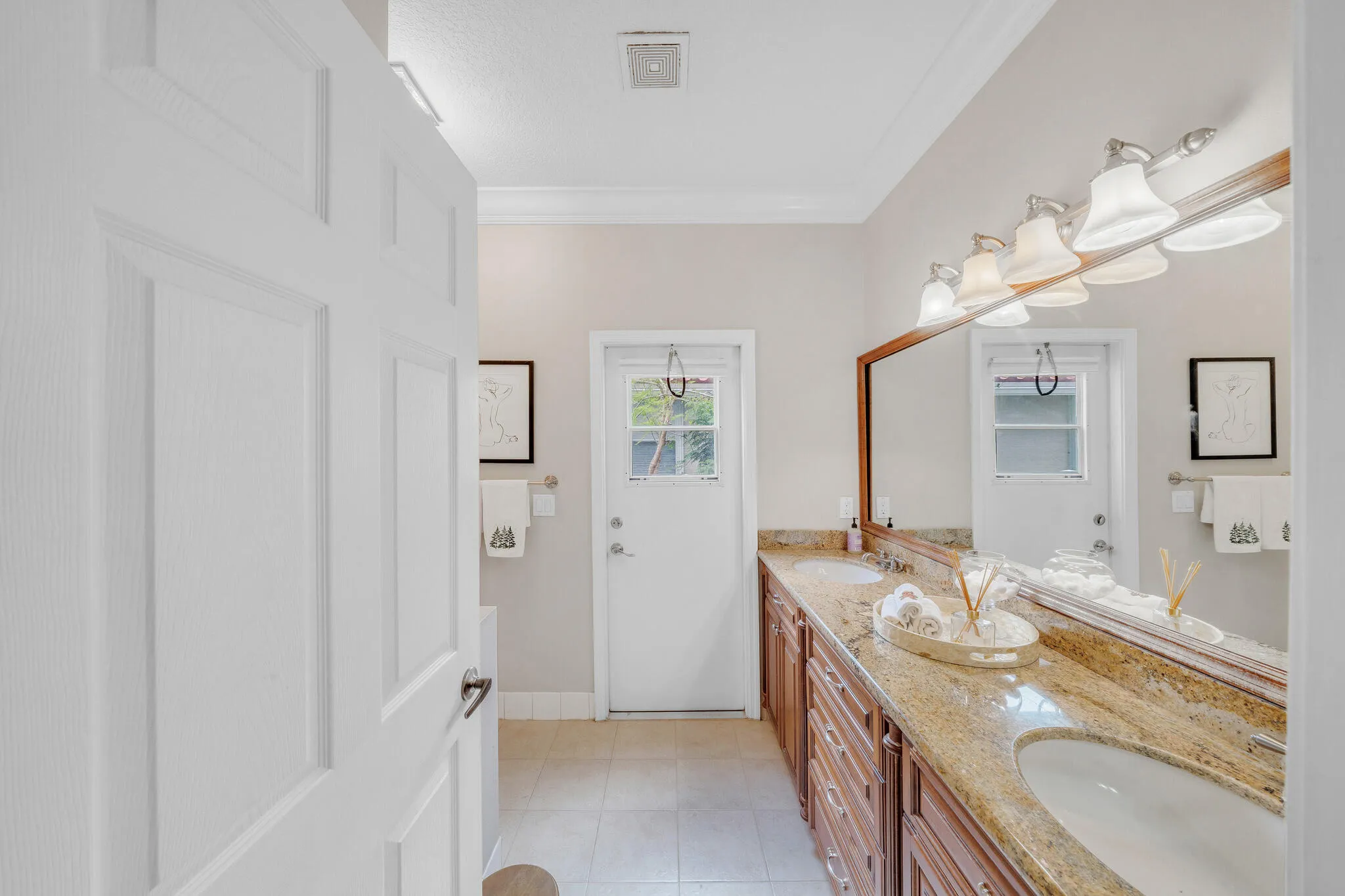 22 Guest Bathroom (2)