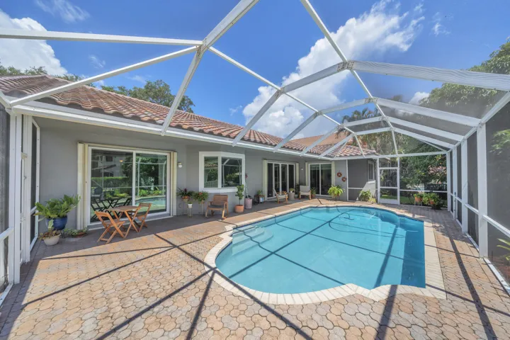 5 Pool+Backyard (5)