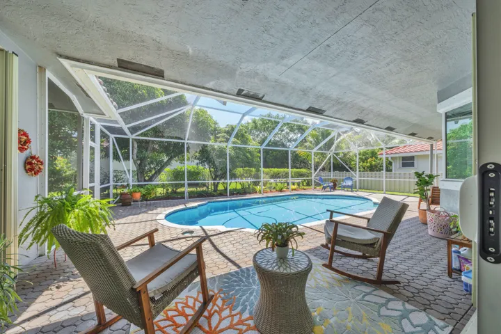 5 Pool+Backyard (1)