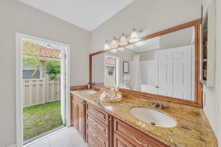 22 Guest Bathroom (3)