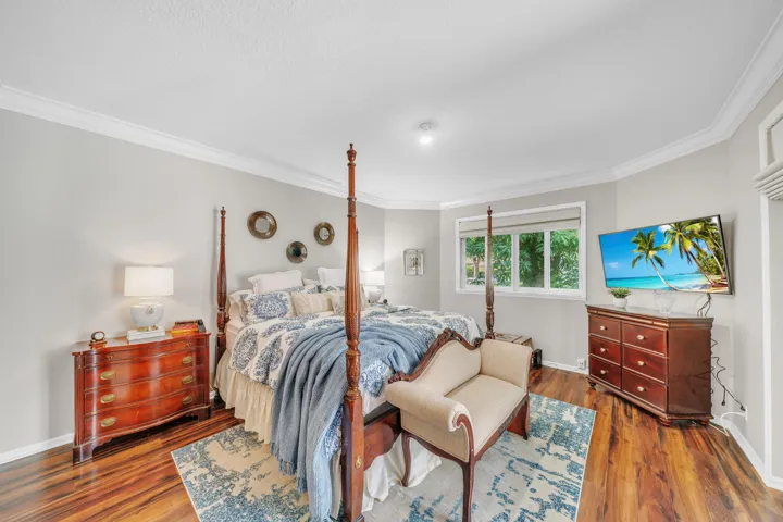 7 Primary Bedroom Suite (8)