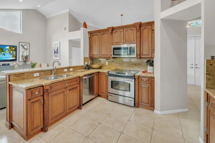 14 Kitchen (3)