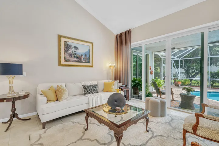 4 Living Area (2)