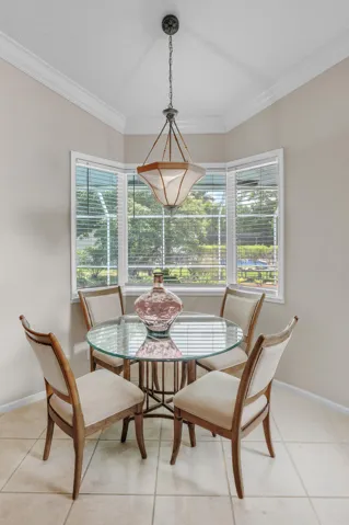 15 Breakfast Nook