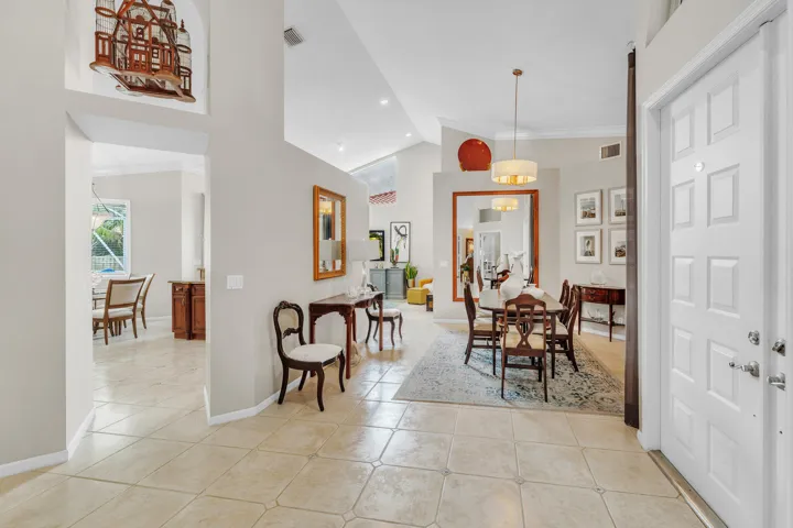 12 Dining Area (1)