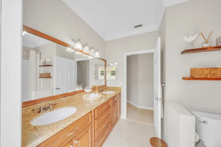 22 Guest Bathroom (5)
