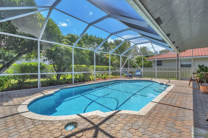 5 Pool+Backyard (2)