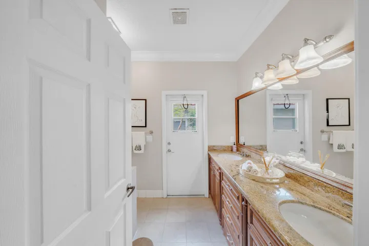 22 Guest Bathroom (2)