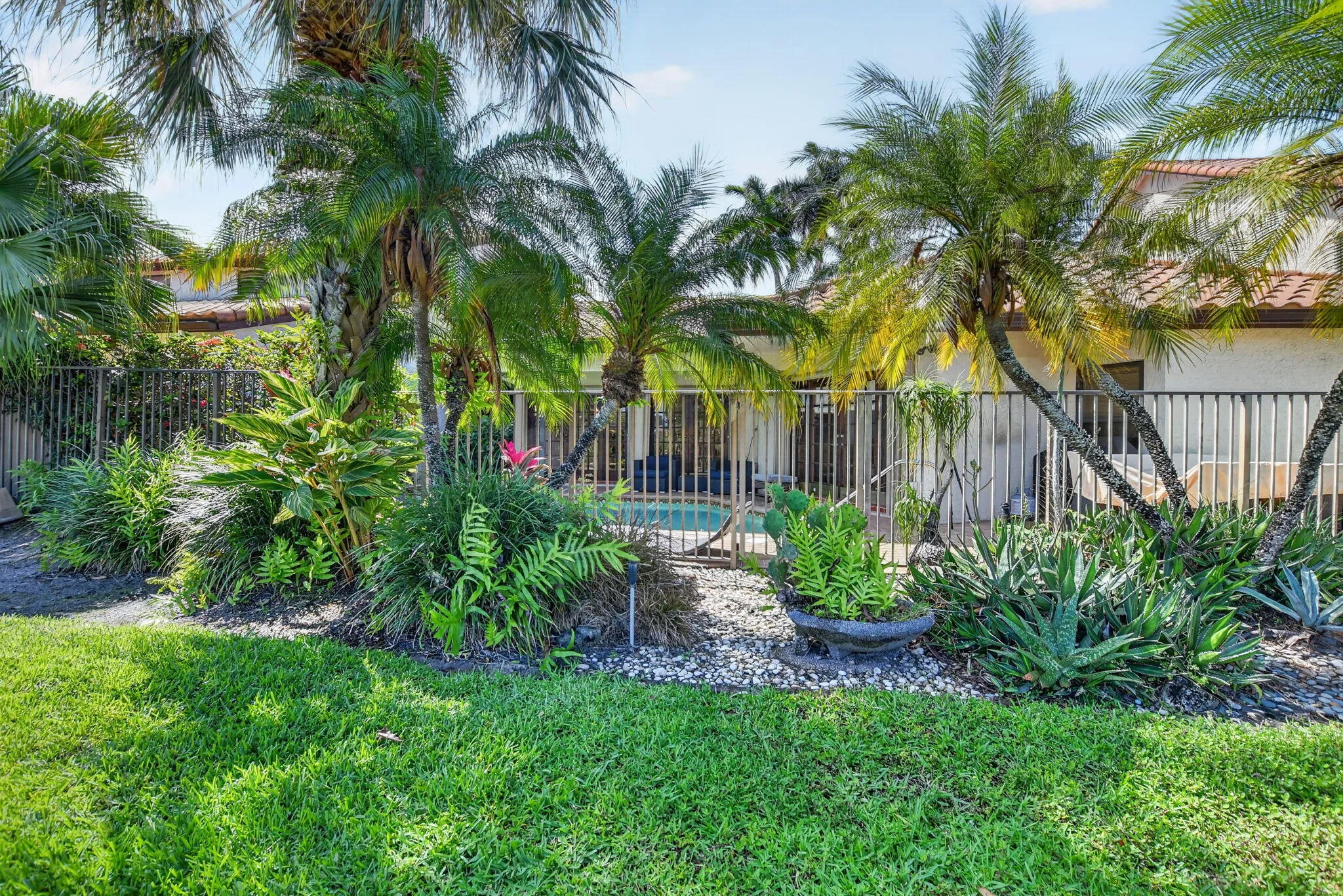 garden area off of pool