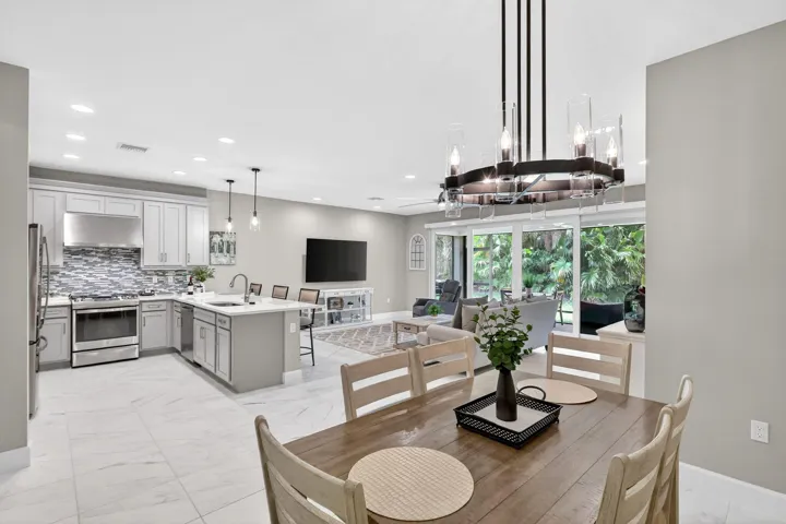 KITCHEN DINING ROOM
