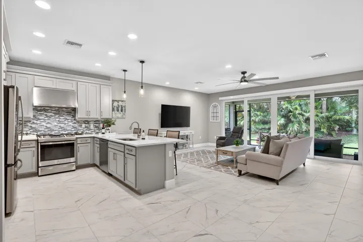 KITCHEN & GREAT ROOM