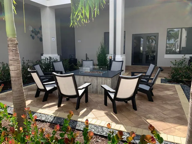 VALENCIA GROVE CLUB