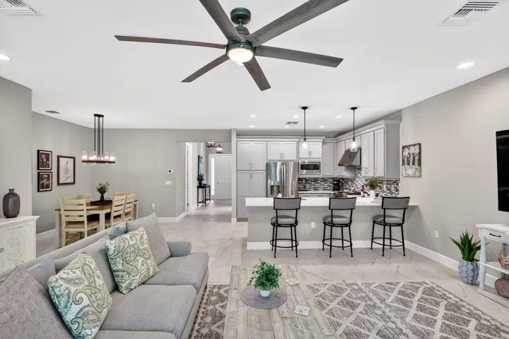 KITCHEN & GREAT ROOM