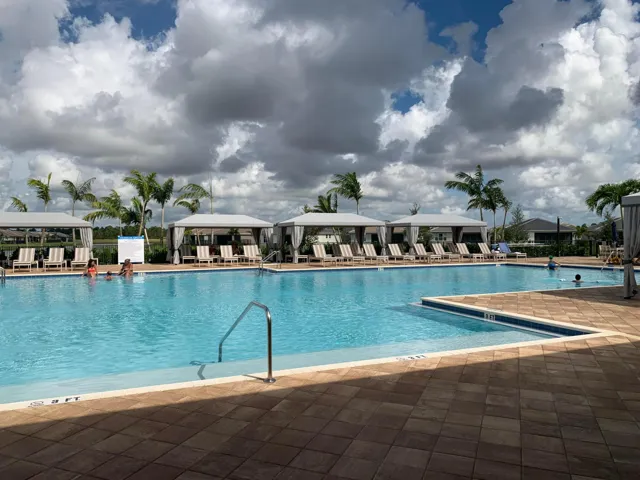 VALENCIA GROVE CLUB