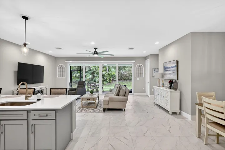 KITCHEN & GREAT ROOM