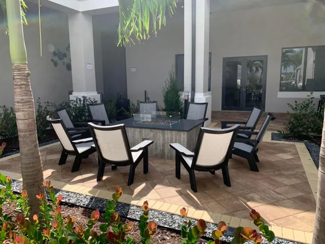 VALENCIA GROVE CLUB