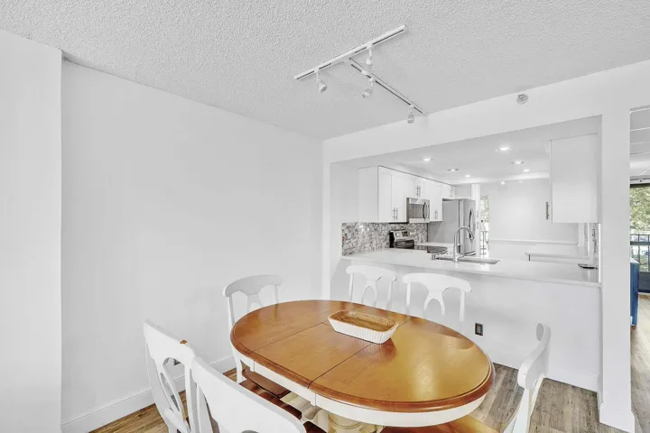 14 Dining Area
