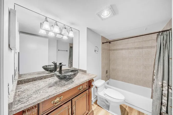 17 Guest Bathroom (2)