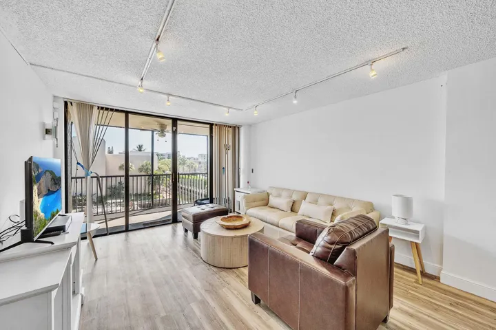 7 Living Area (1)
