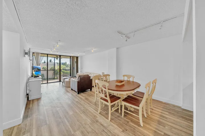 6 Dining Area