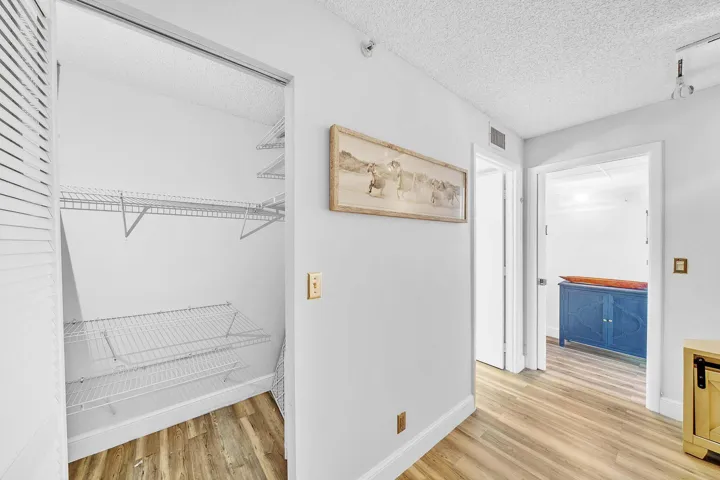 16 Guest Bedroom (3)