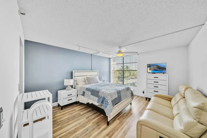10 Primary Bedroom (3)