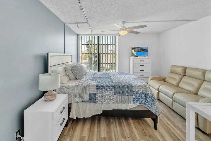 12 Primary Bedroom (1)