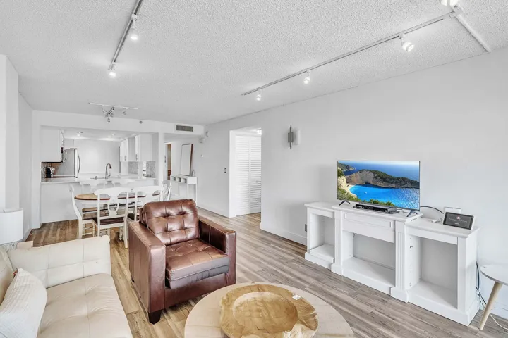 9 Living Area