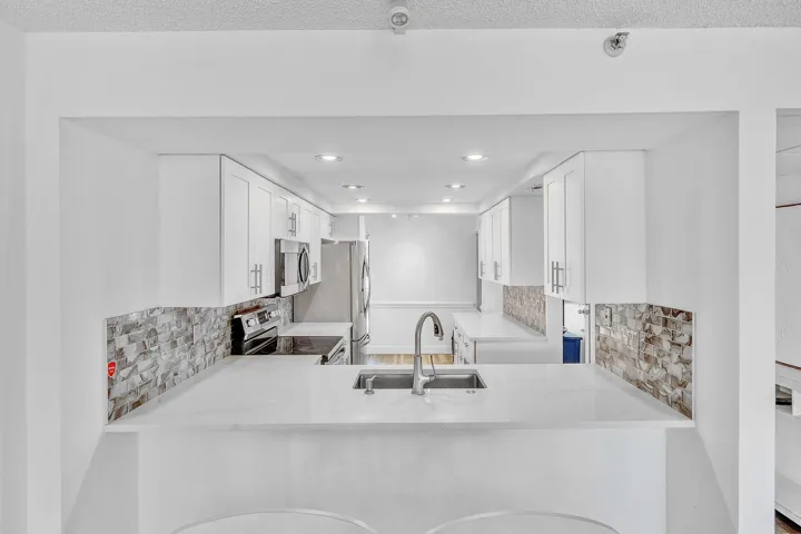 15 Kitchen (2)
