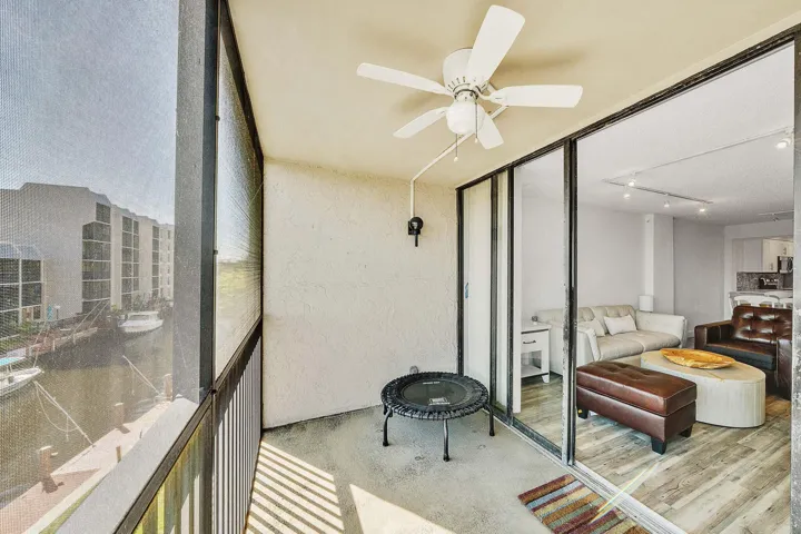 8 Balcony (6)