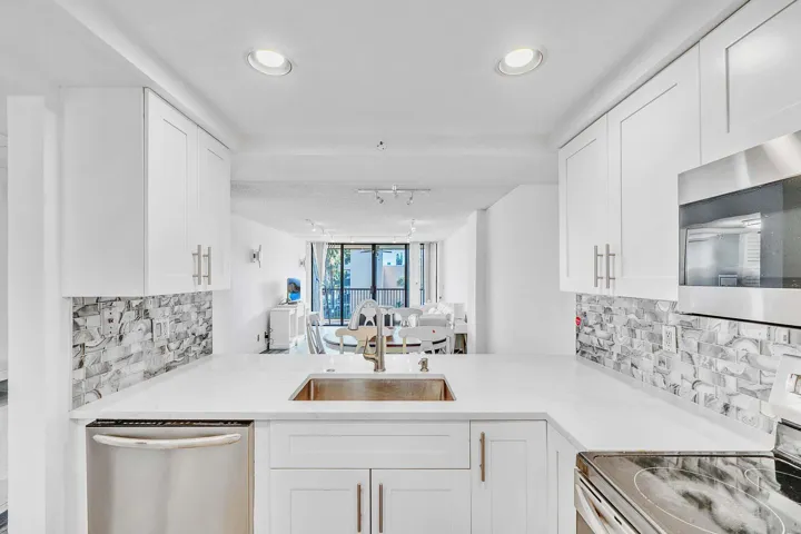 4 Kitchen (6)