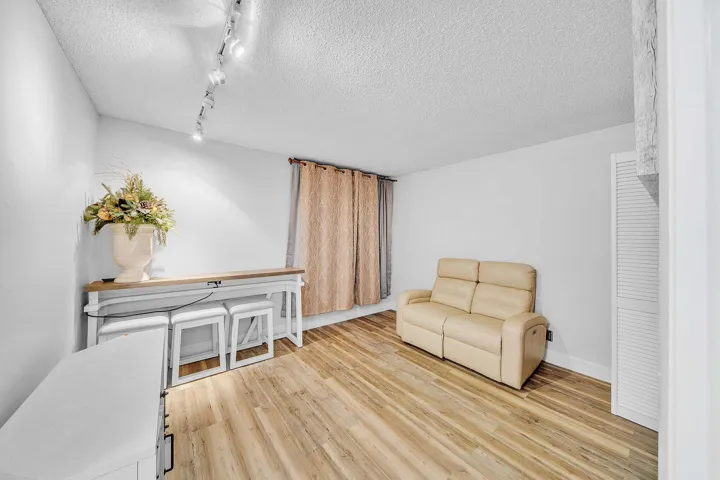 16 Guest Bedroom (2)