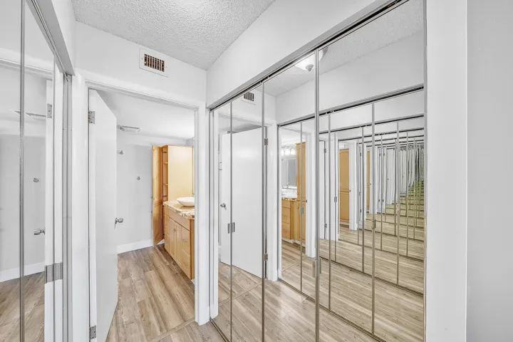 11 Primary Bathroom (2)