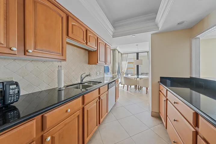 Community Kitchen & Dining
