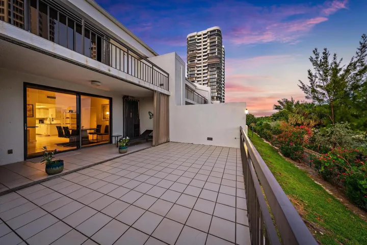 Expansive Patio