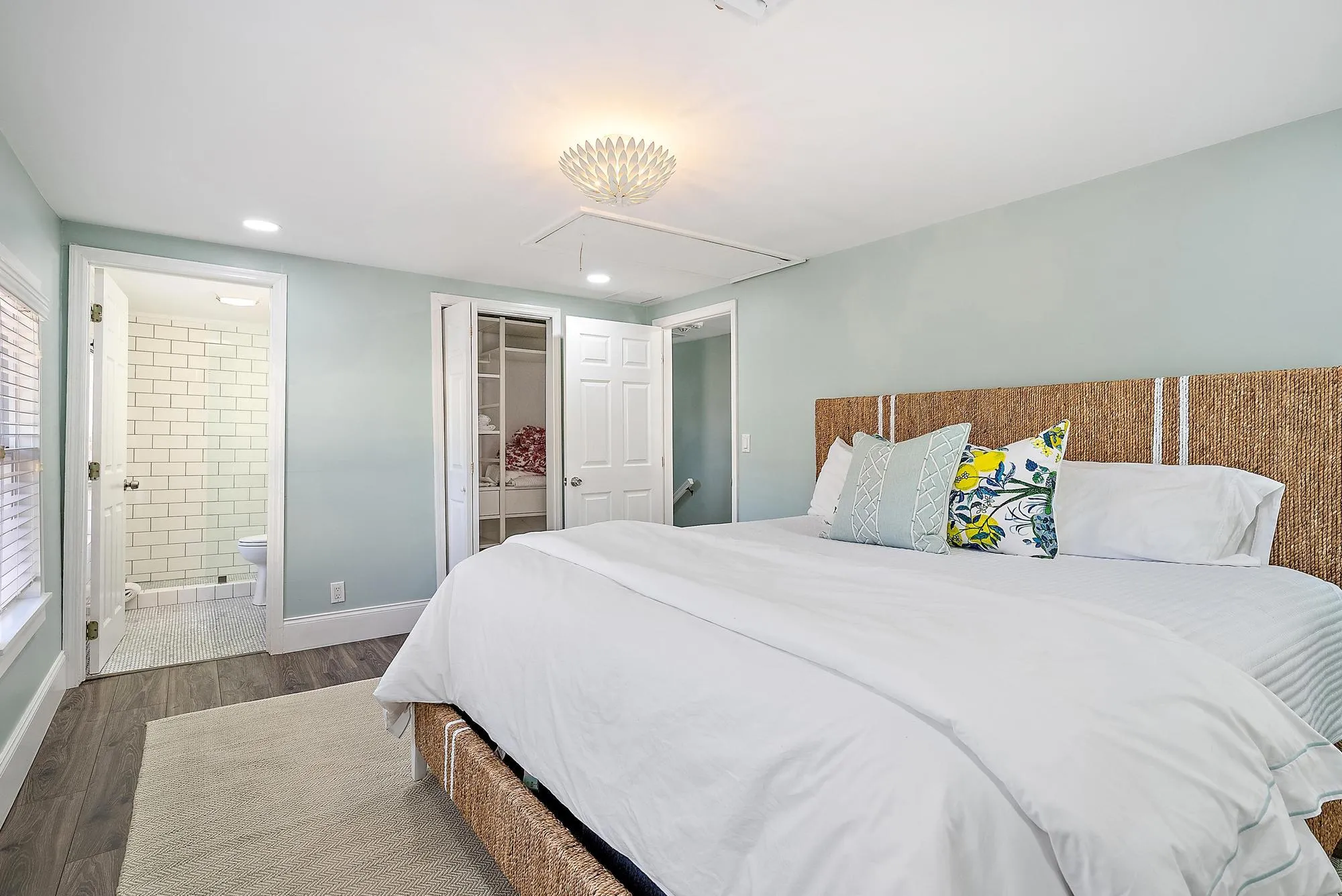 Apt Bedroom