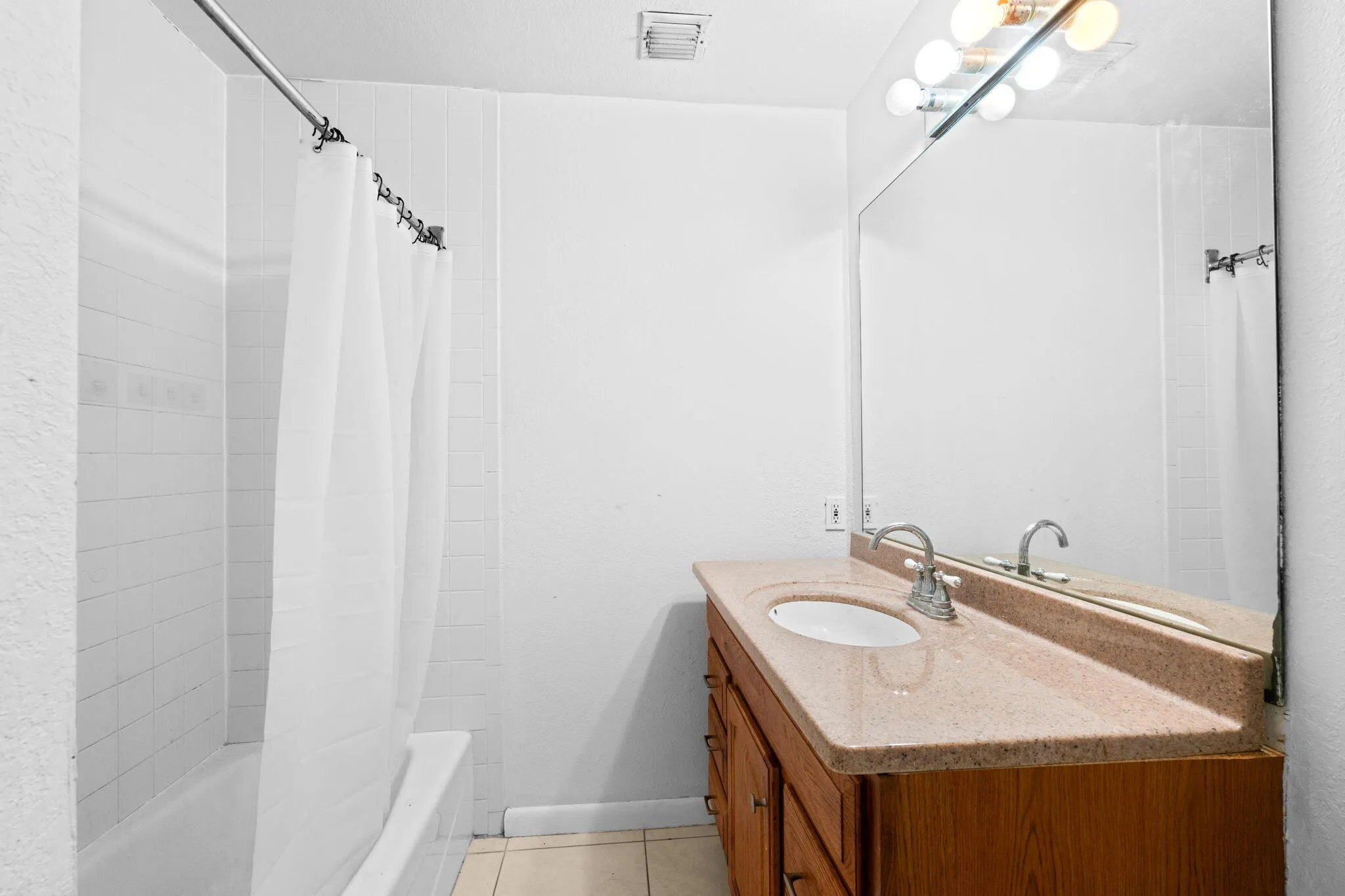 24-web-or-mls-A7406464