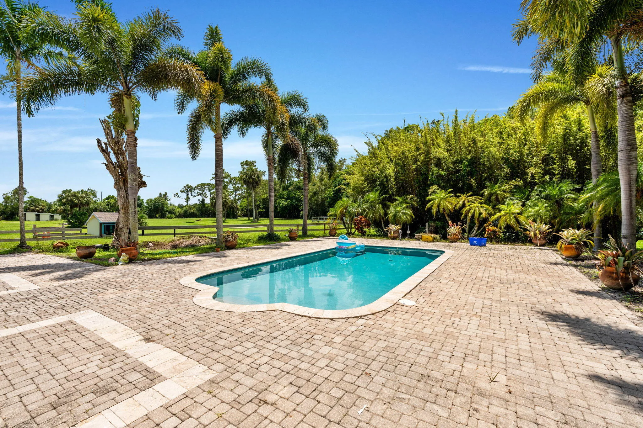 32-web-or-mls-A7406533