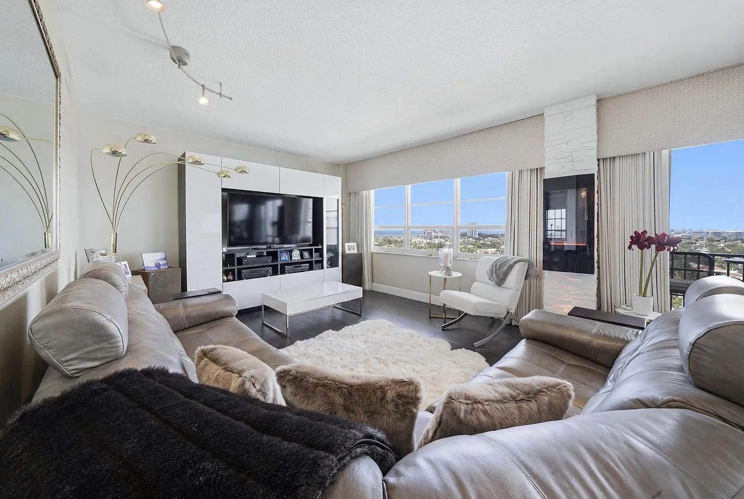 008-016-Living Room-1491x1000