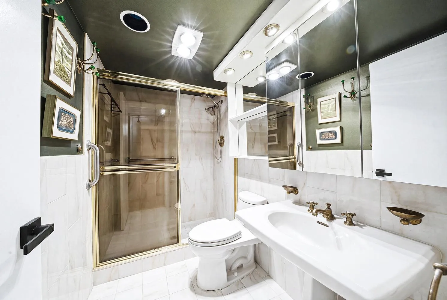 013-024-Bathroom-1491x1000