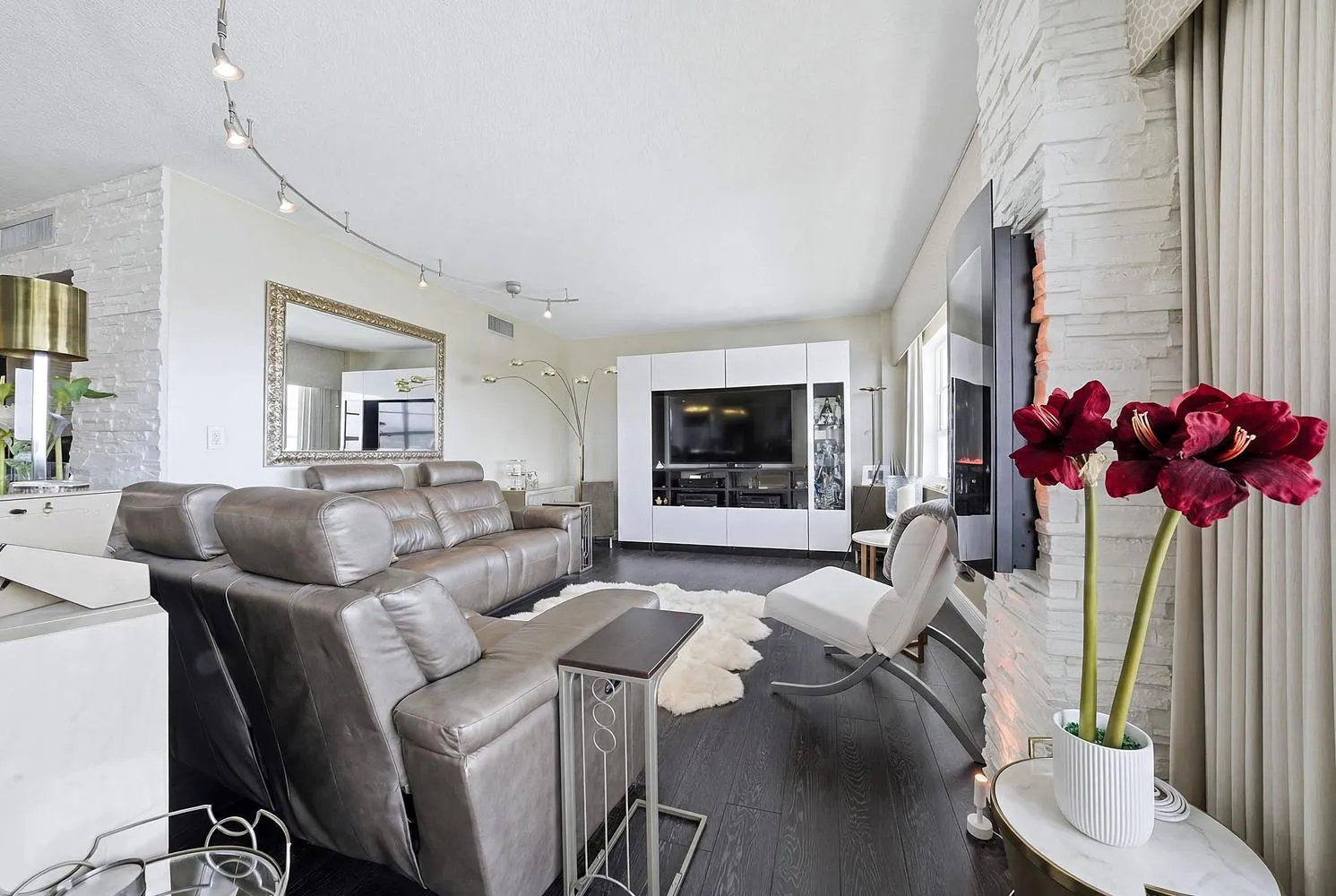 009-022-Living Room-1491x1000