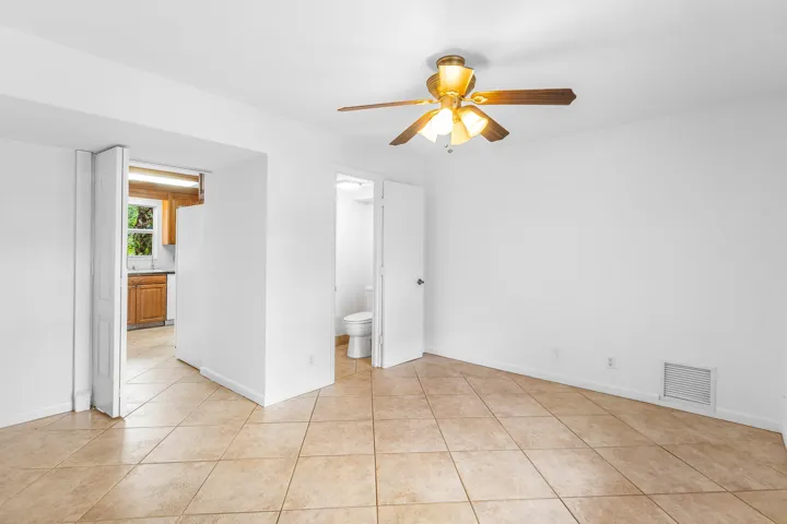 dwnstrs master/in law suite