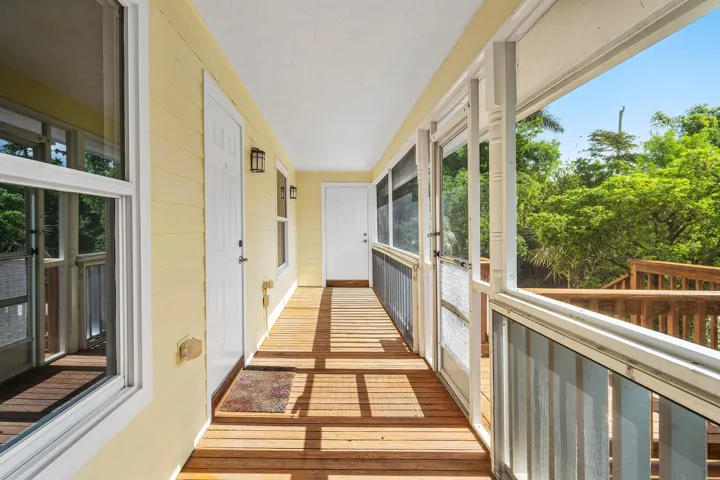Screen porch