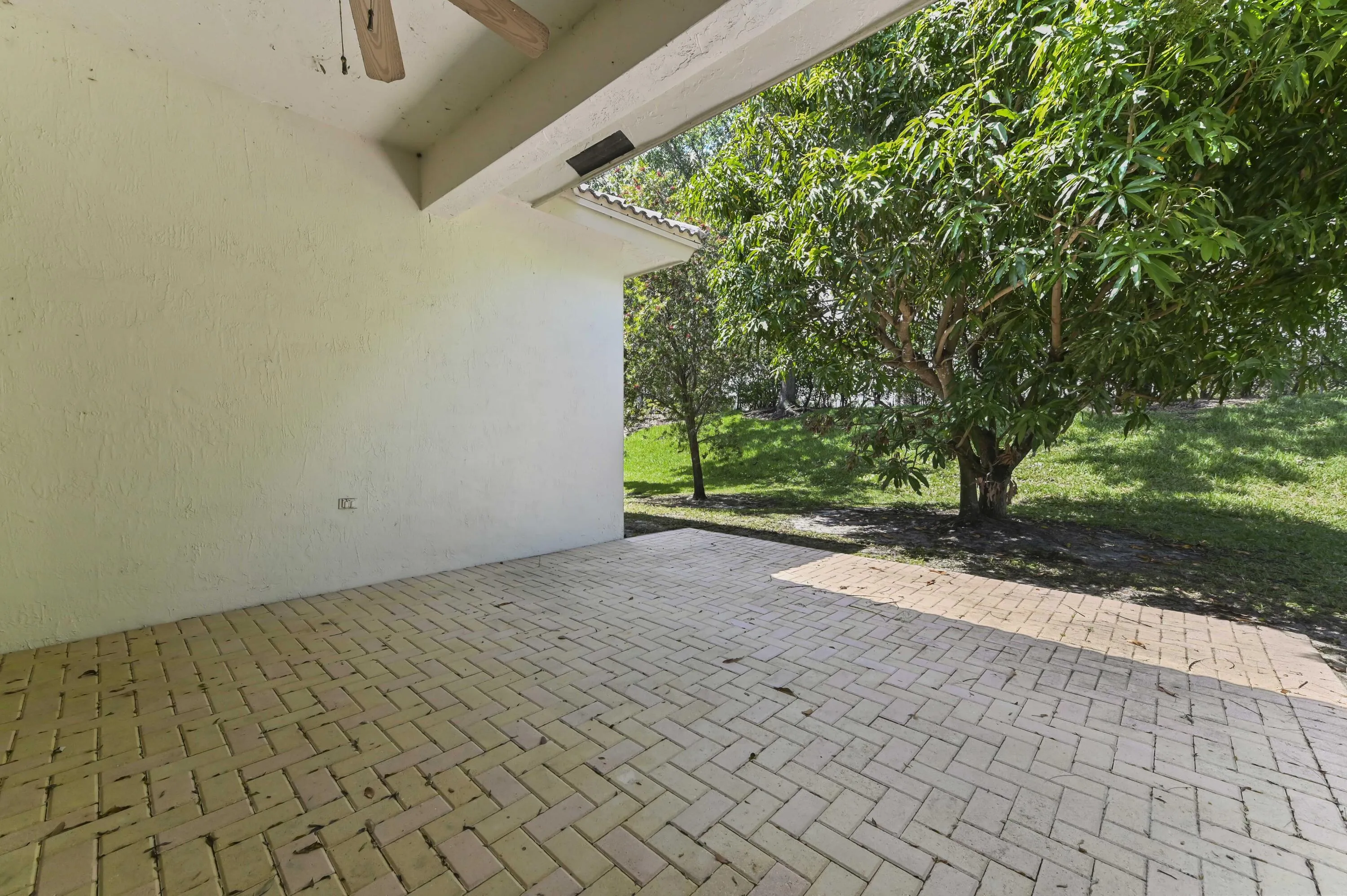 30 Patio 01