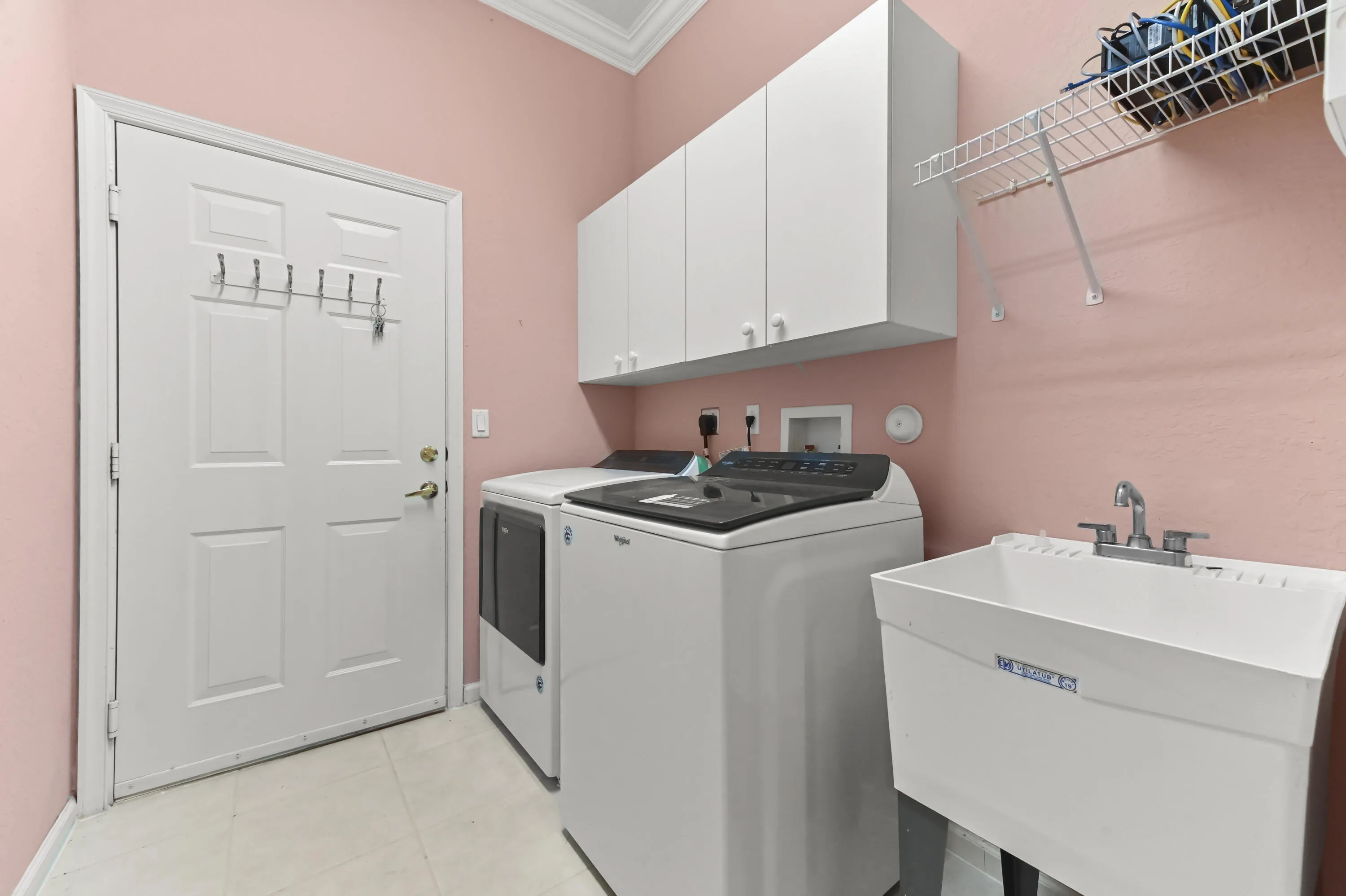 29 Laundry Room 01
