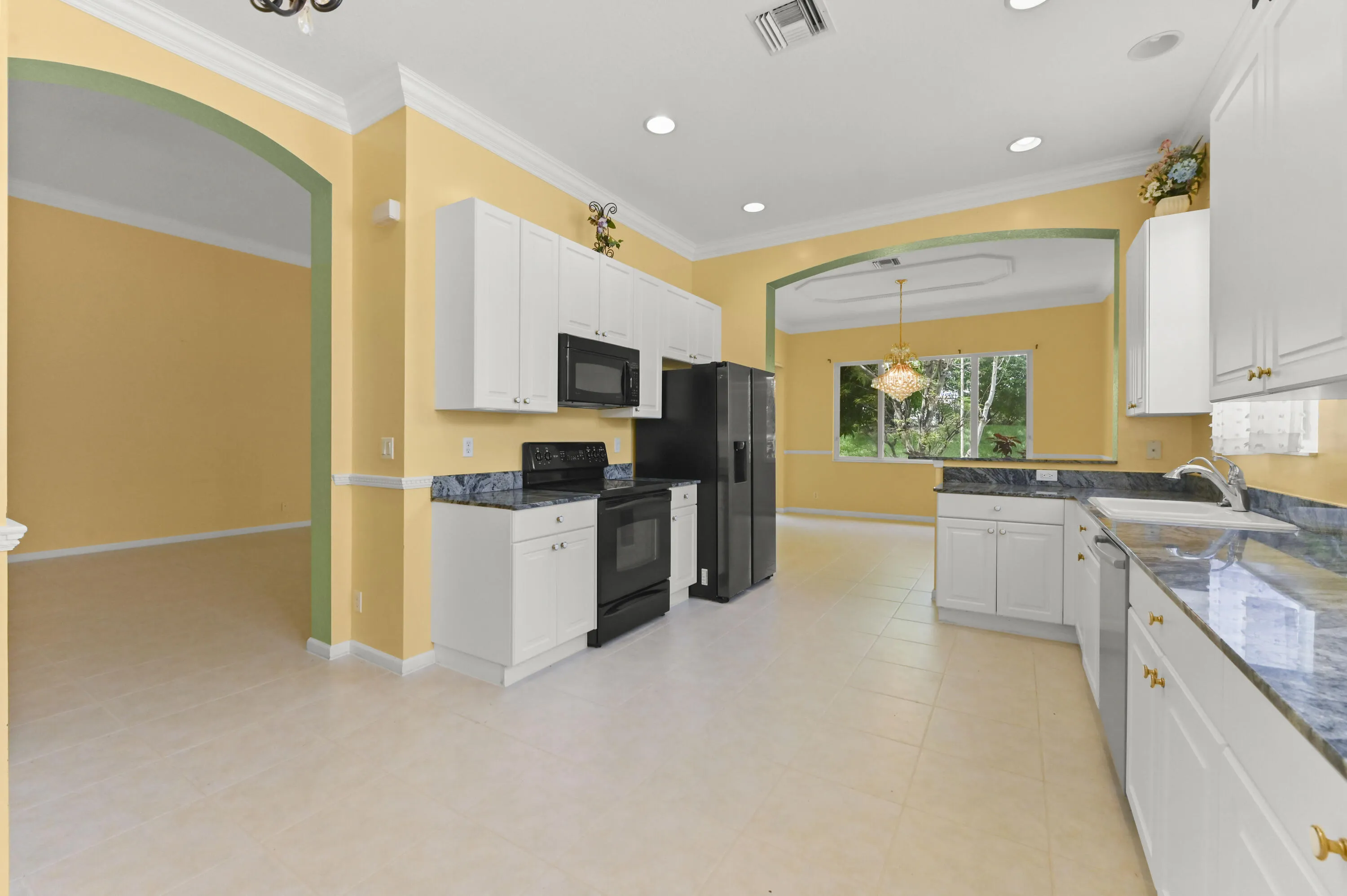 12 Kitchen 02