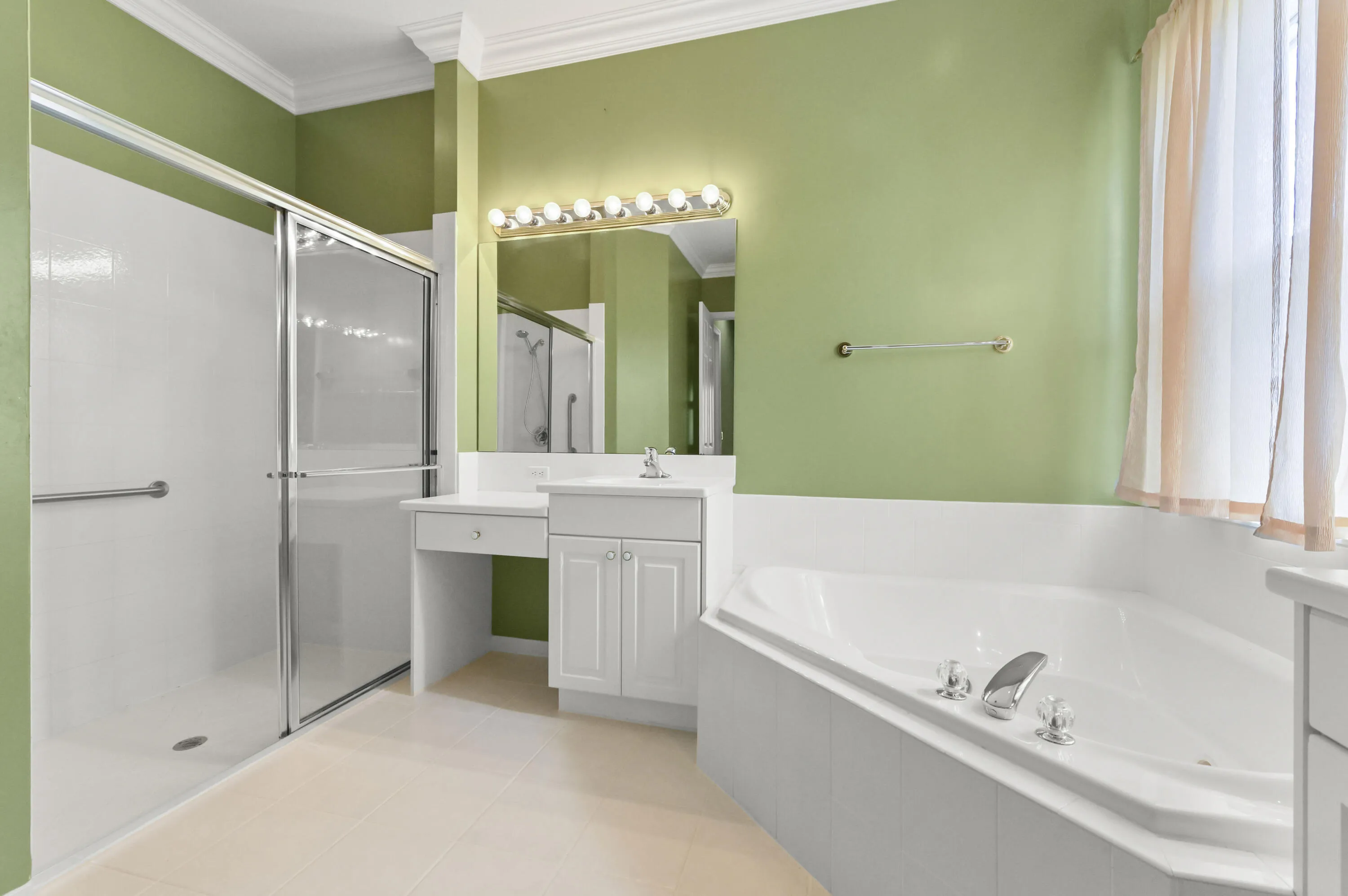 27 Bathroom 11