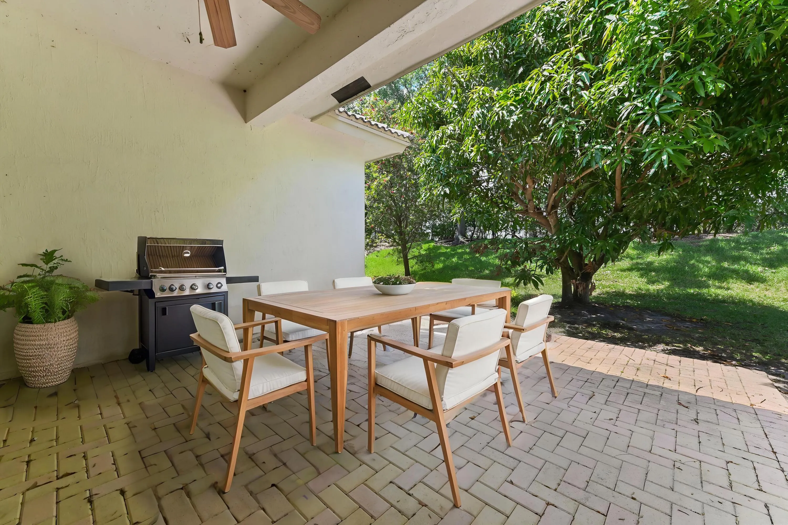 30-Patio-01_VS