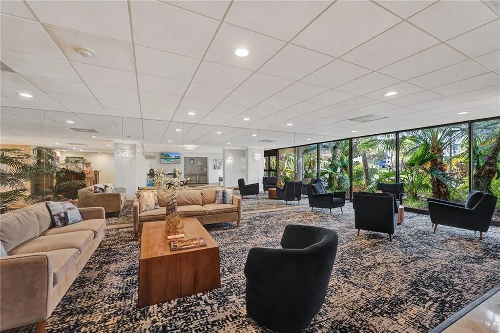 3800 Hillcrest lobby