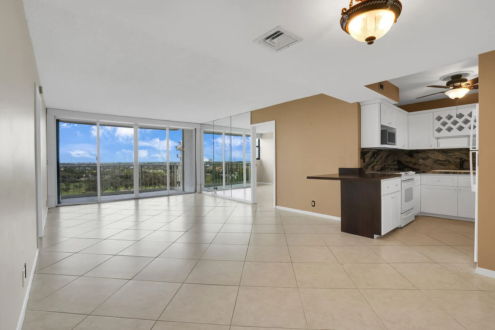 Dining area / Kitchen